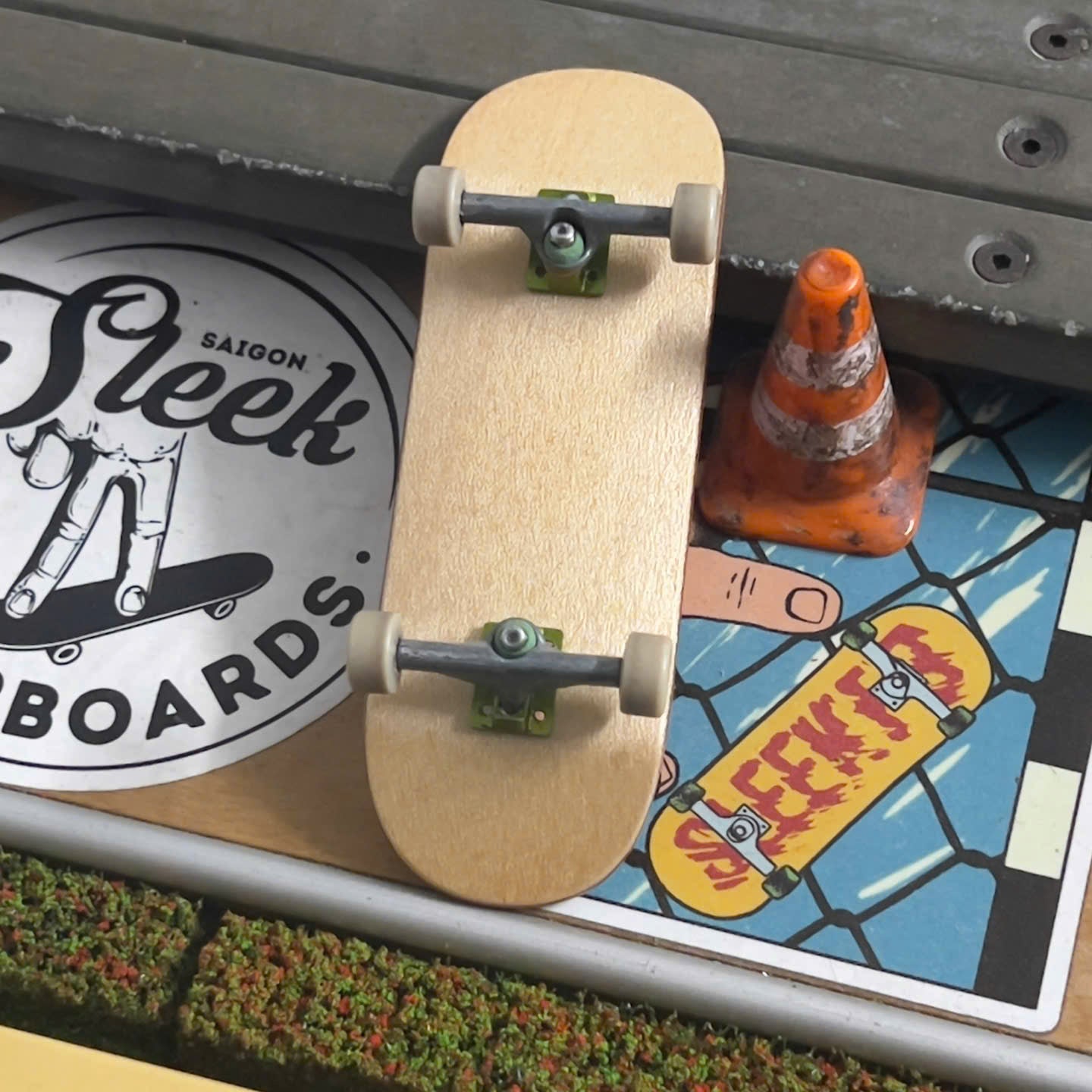 Wushu Trơn Sắc Sleek Fingerboard - Medium